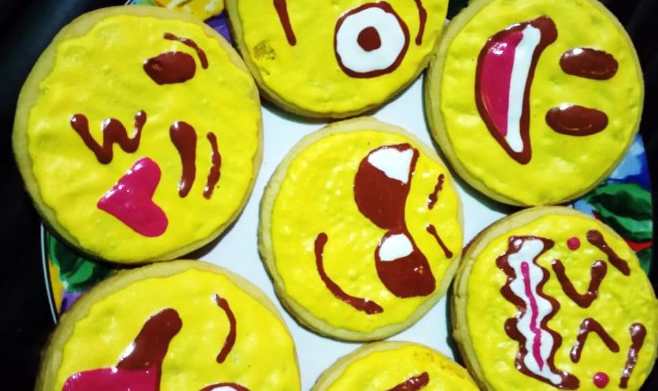 Resep Emoji Icing Cookies Oleh Dini Rahmawati Cookpad